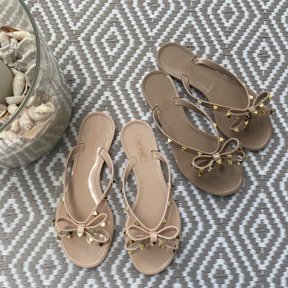 Jelly Studded Flip Flops with bows in tan - Picture 2 of 2